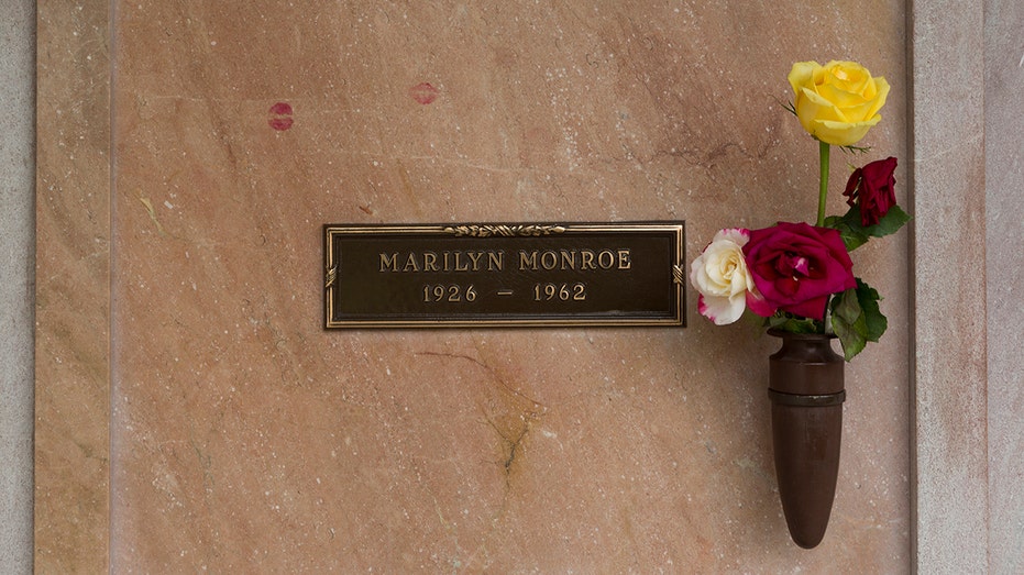 A close-up of Marilyn Monroes grave stone