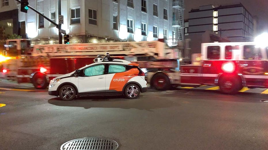 A driverless Cruise sits in the intersection after allegedly colliding with a firetruck