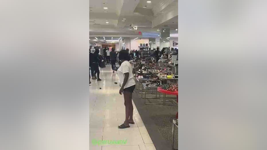 thieves in Macy's