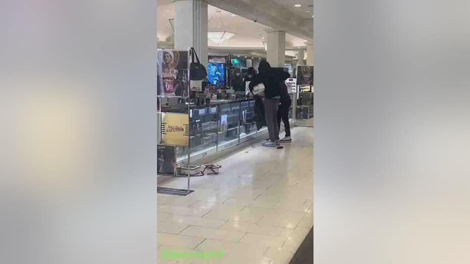 thieves in Macy's