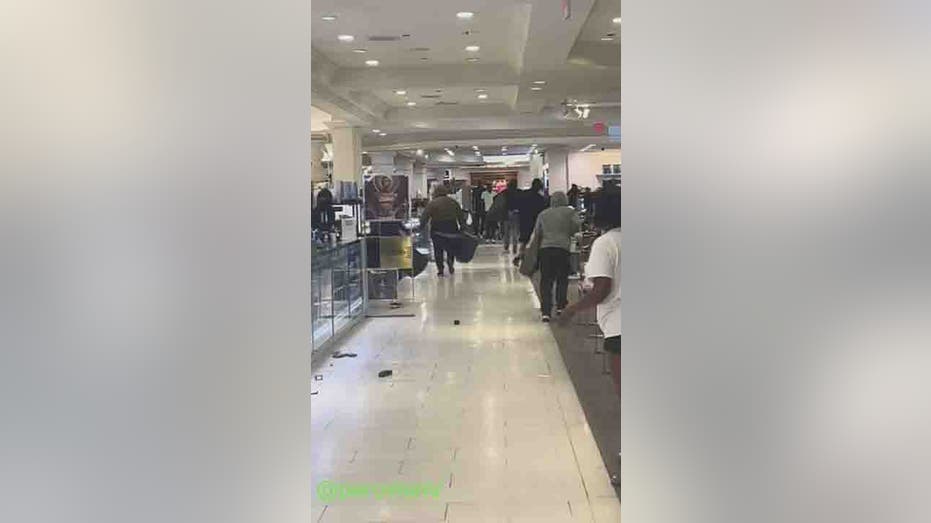 thieves in Macy's