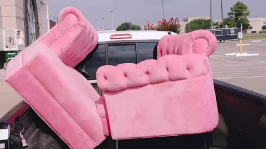 pink sofa in back of truck