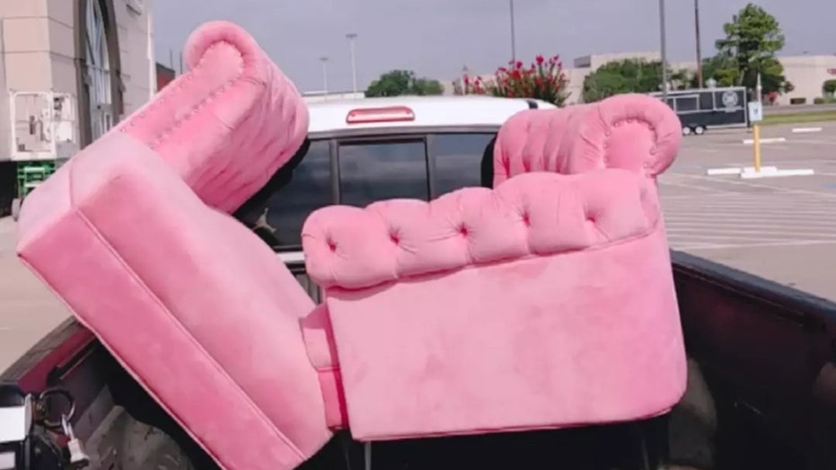 pink sofa in back of truck