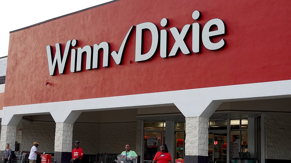 The exterior of a Winn Dixie store