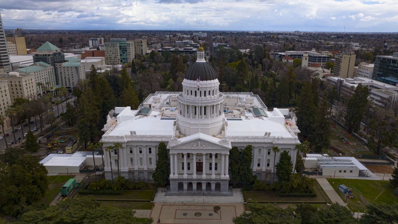 California could raise health care workers’ minimum wage to $25 an hour