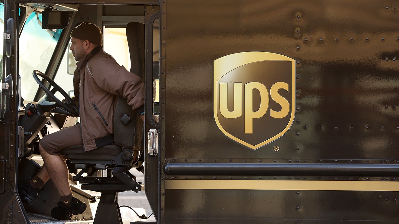 UPS hiring over 100,000 holiday workers