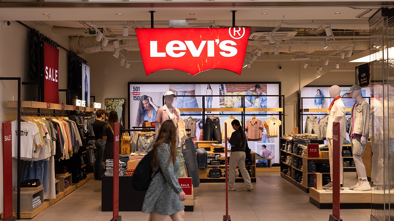 Which stores clearance sell levis