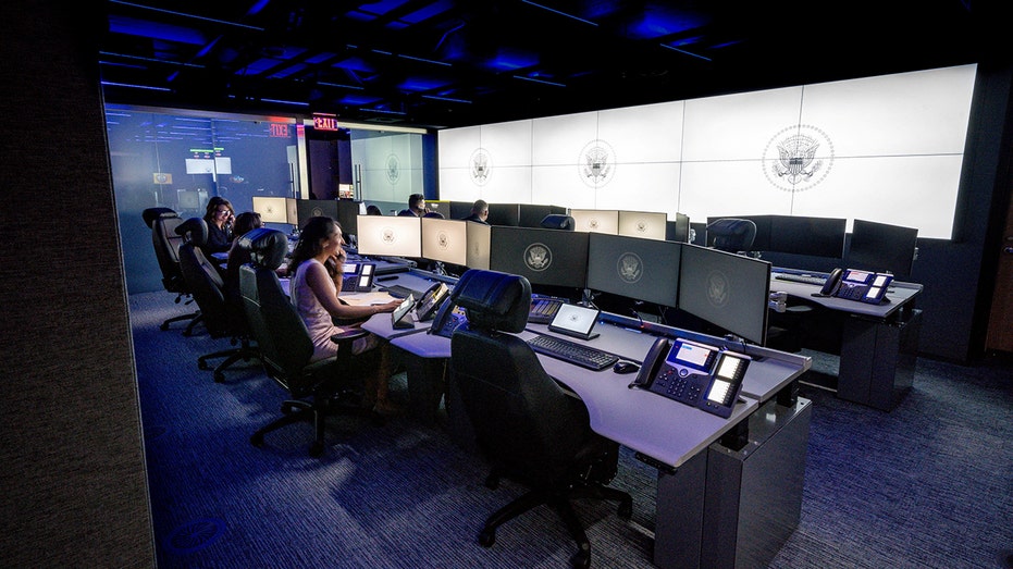 Room, monitors, computers