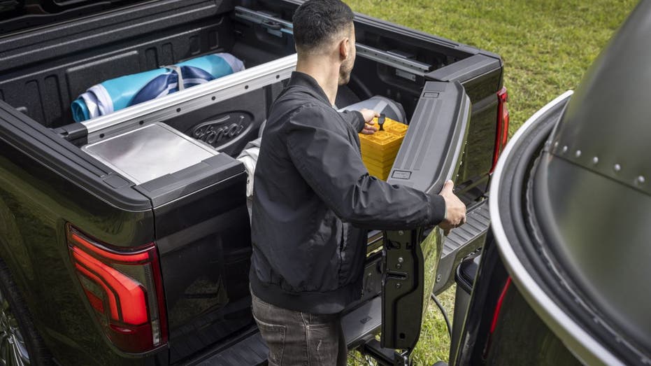 2024 Ford F-150 Pro Access Tailgate