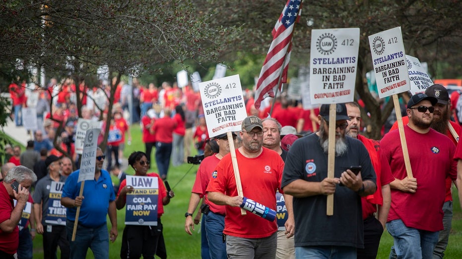 UAW members on picket line