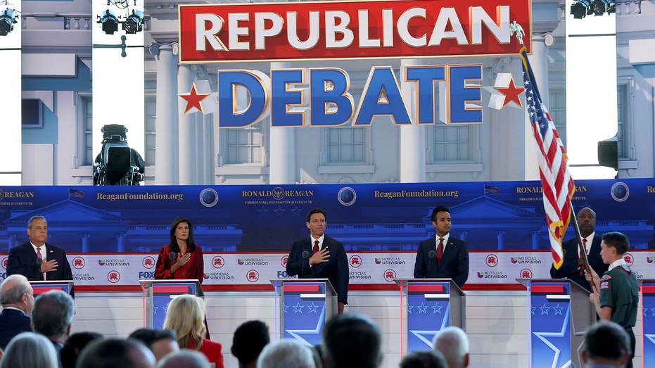 Close up of debate stage with 5 of the center Republican candidates