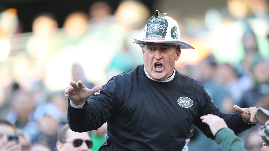 Fireman Ed leads Jets chant