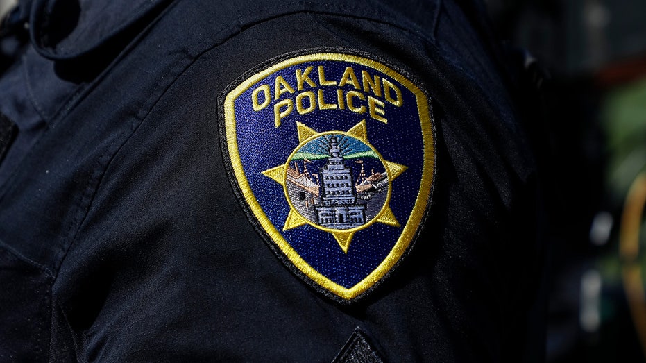 Oakland police badge 