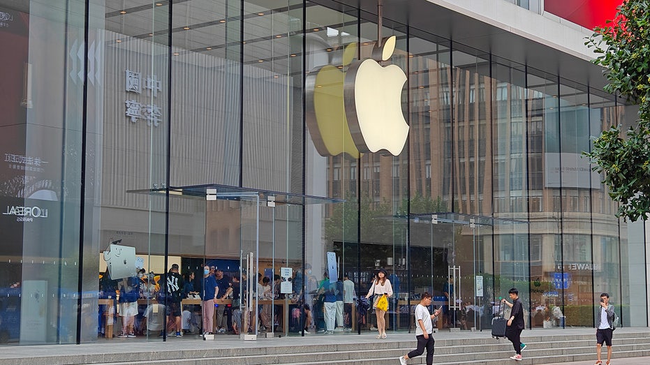 Apple storefront in Shanghai