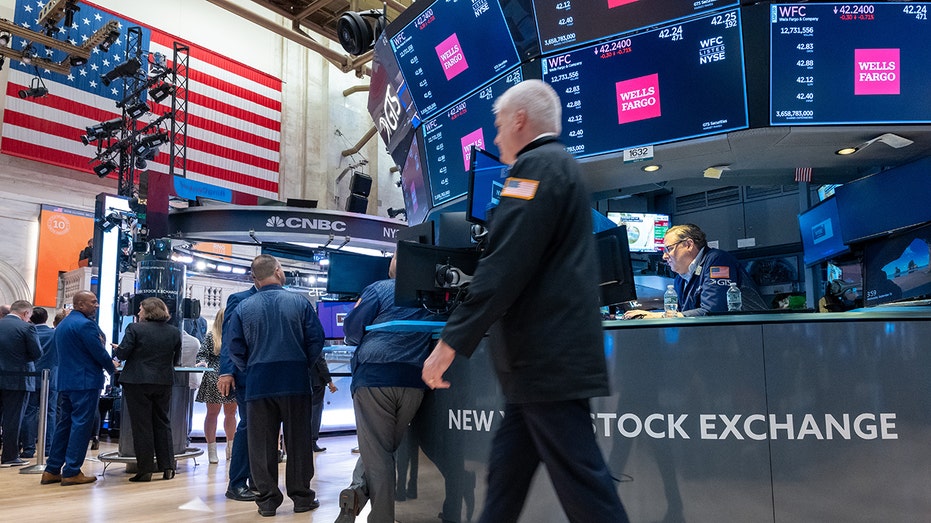 People in the New York Stock Exchange
