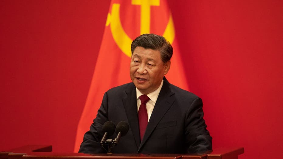 Xi Jinping addressing the Politburo