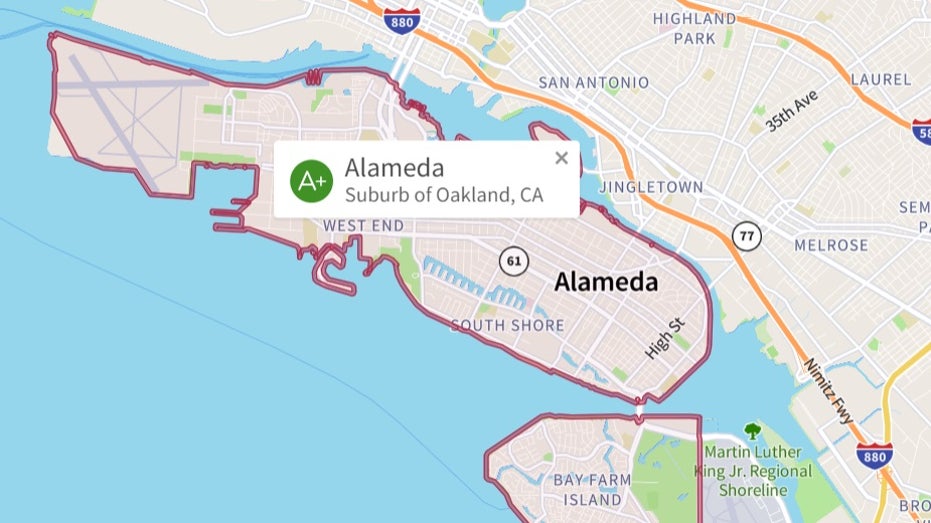 Alameda map showing Oakland-Alameda Estuary that separates the two cities