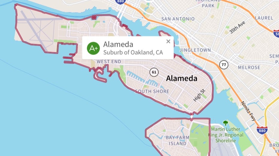 Alameda map showing Oakland-Alameda Estuary that separates the two cities