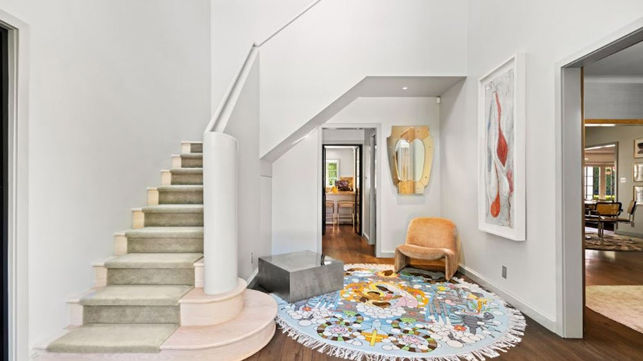 Zoe Saldana's entryway