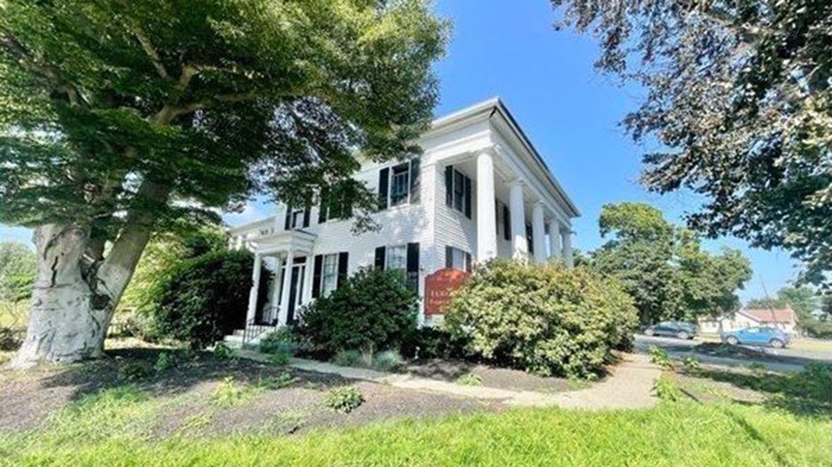 haunted funeral home exterior