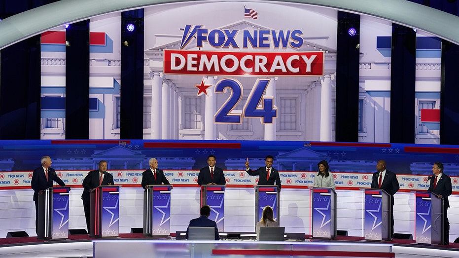 Republican presidential candidates on stage