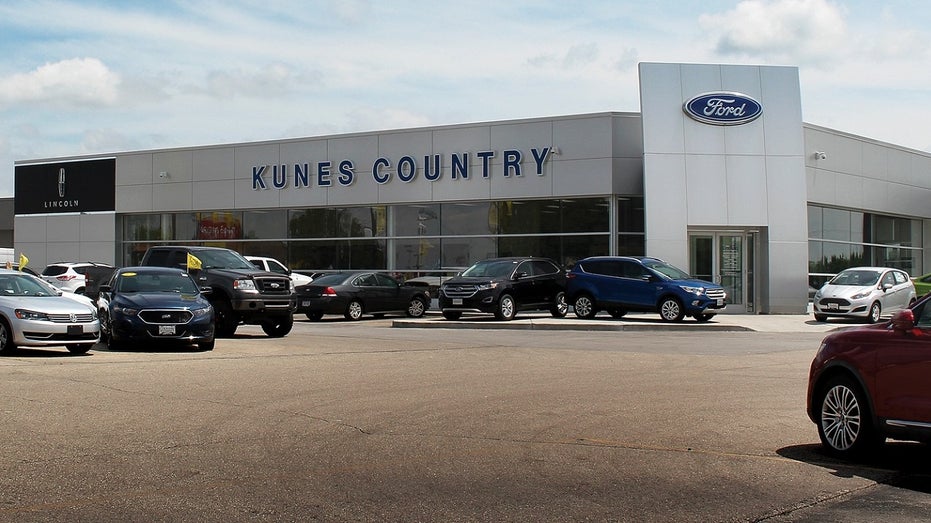 exterior of Kunes Ford dealership, UAW, strike