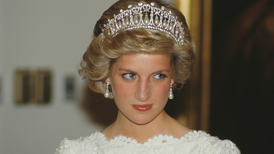Princess Diana wearing Murray Arbeid