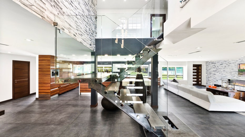 inside Gisele Bündchen's mansion, living area