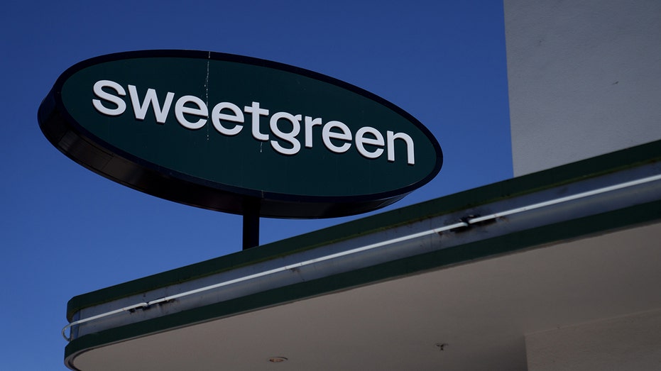 Sweetgreen sign