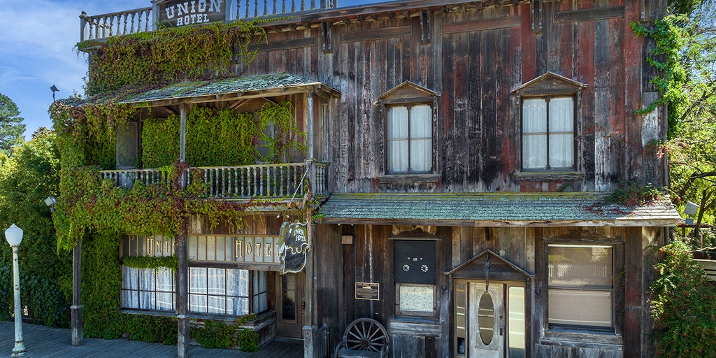 California hotel from 1880 hits real estate market for $5.5M: See the Old West quarters - Vimarsana News