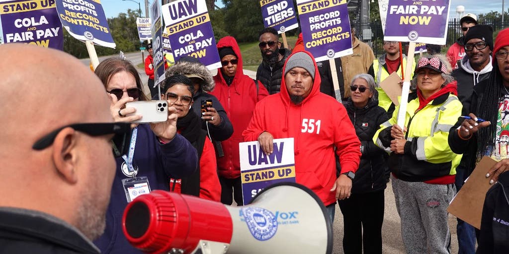 United Auto Workers strike: Cost to US economy nears $8 billion - Vimarsana News