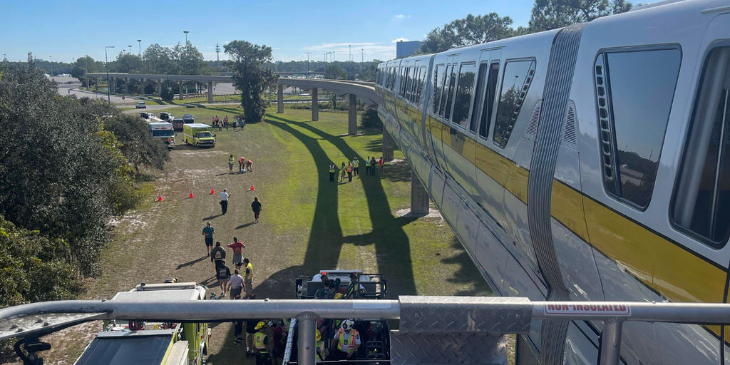 Disney World monorail passengers evacuated after 'loud bang,' 'flash of light' - Vimarsana News