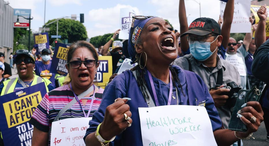 health care workers protest at Kaiser Permanente in LA