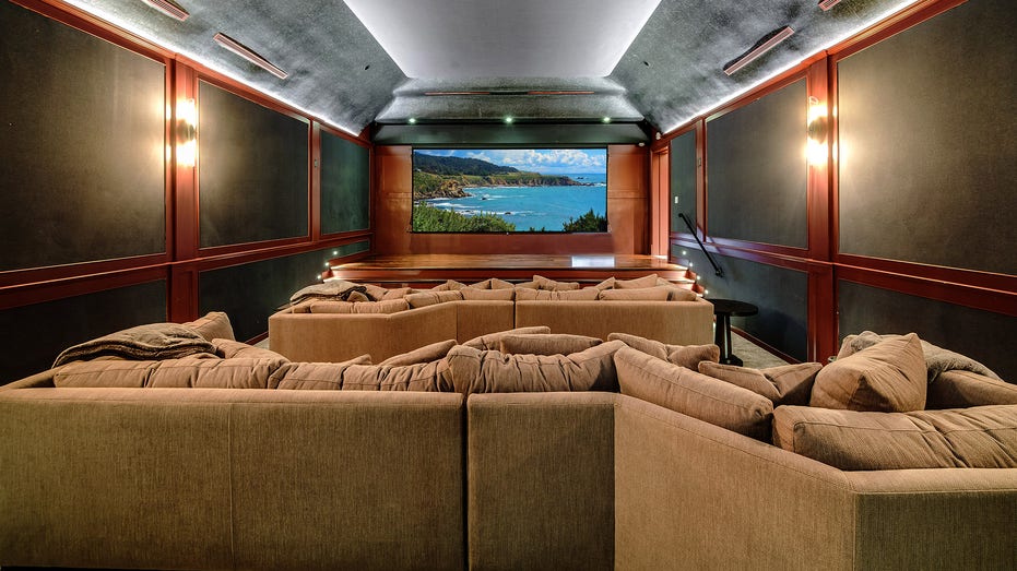 theater room in house