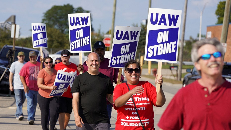 US Automakers Lay Off Hundreds More Workers As UAW Strike’s Ripple ...