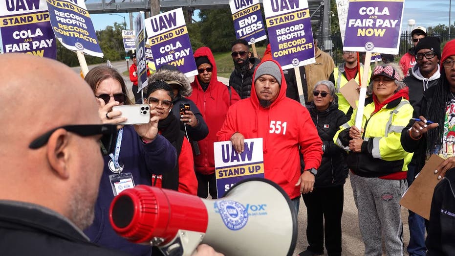 UAW workers picketing