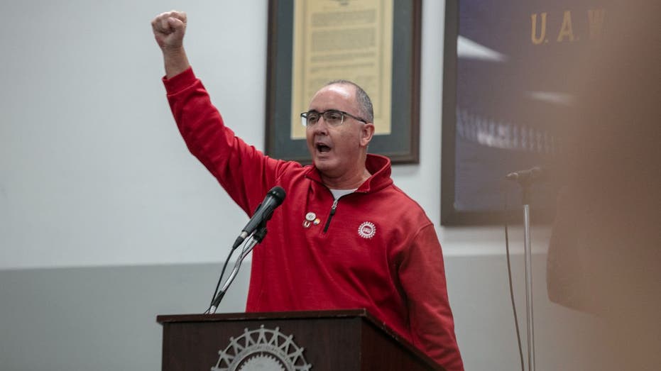 UAW's Shawn Fain Makes State Of The Union Guest List In Nod To ...