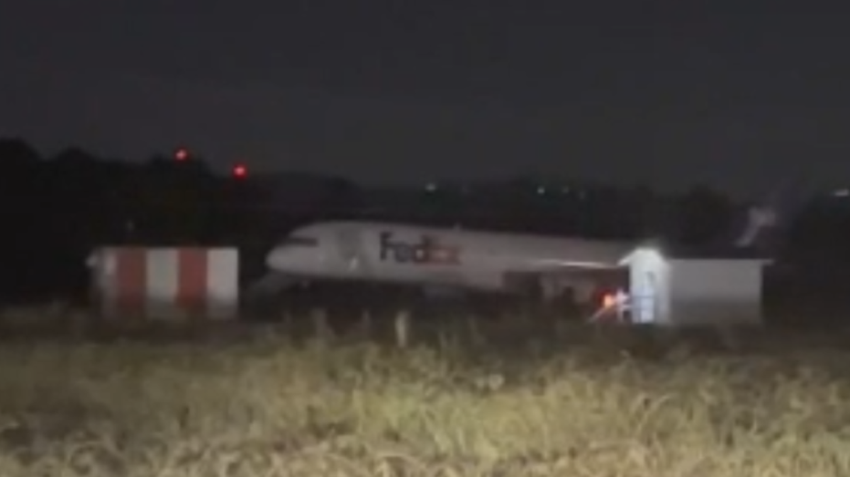FedEx plane slides off Chattanooga Airport runway in Tennessee