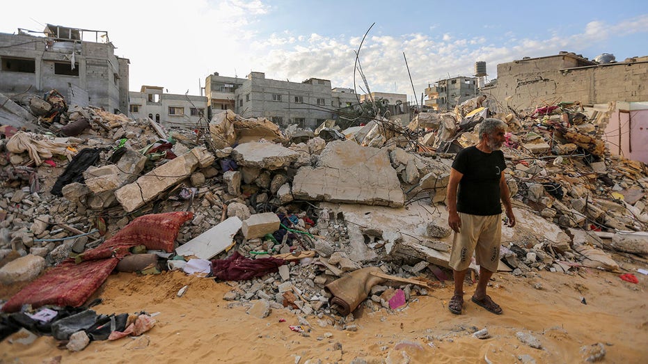 Khan Younis Gaza airstrike aftermath