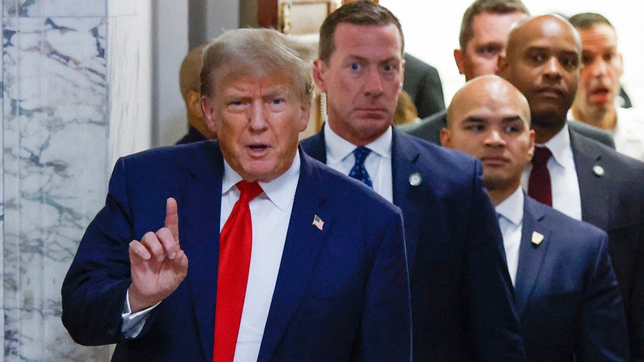 Trump enters Manhattan court