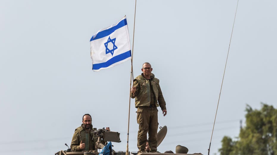 Israel artillery forces