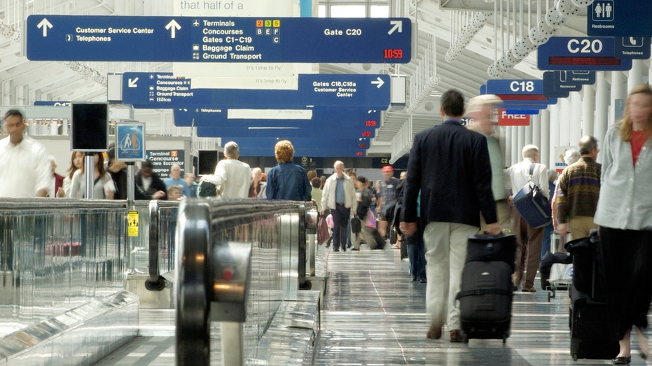 Christmas chaos Dozens of flights canceled out of both Chicago