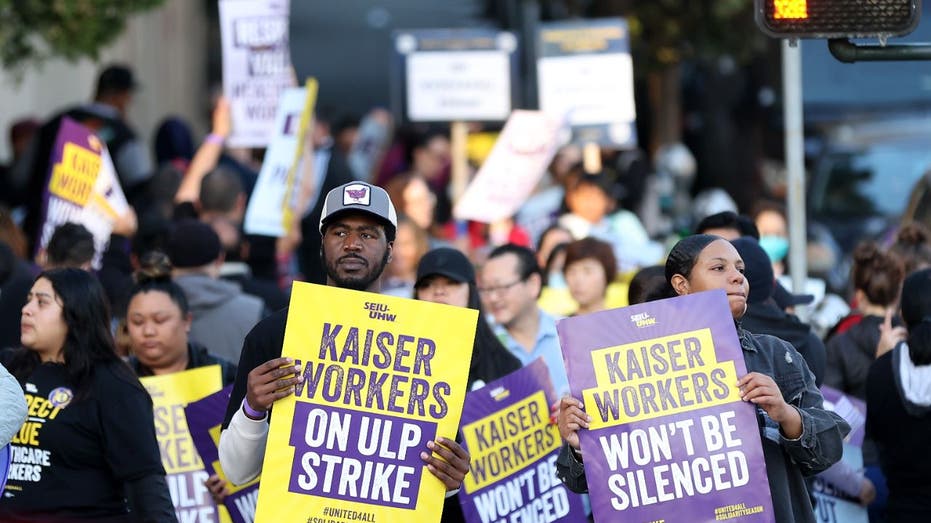 Kaiser Permanente employees picketing