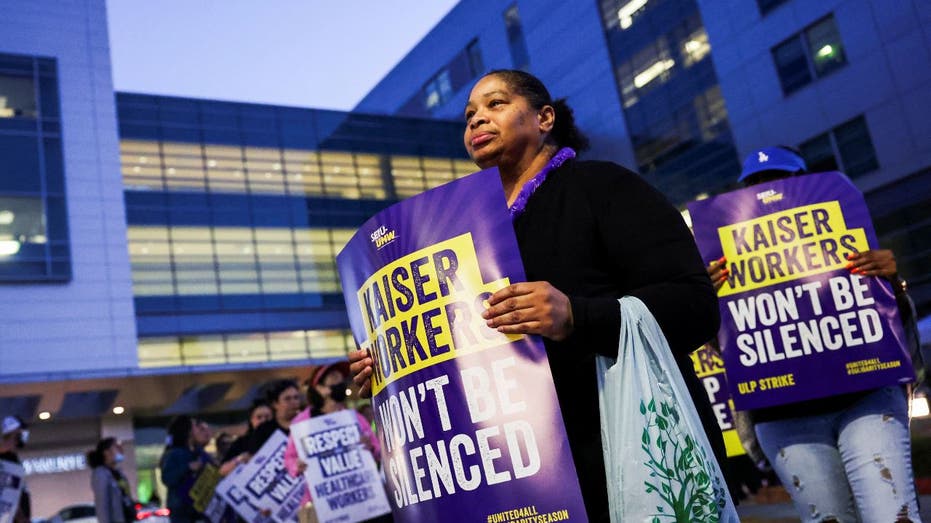 striking workers in front of hospital