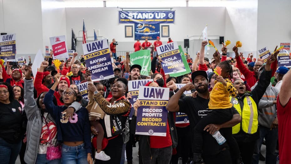 striking UAW members at a rally