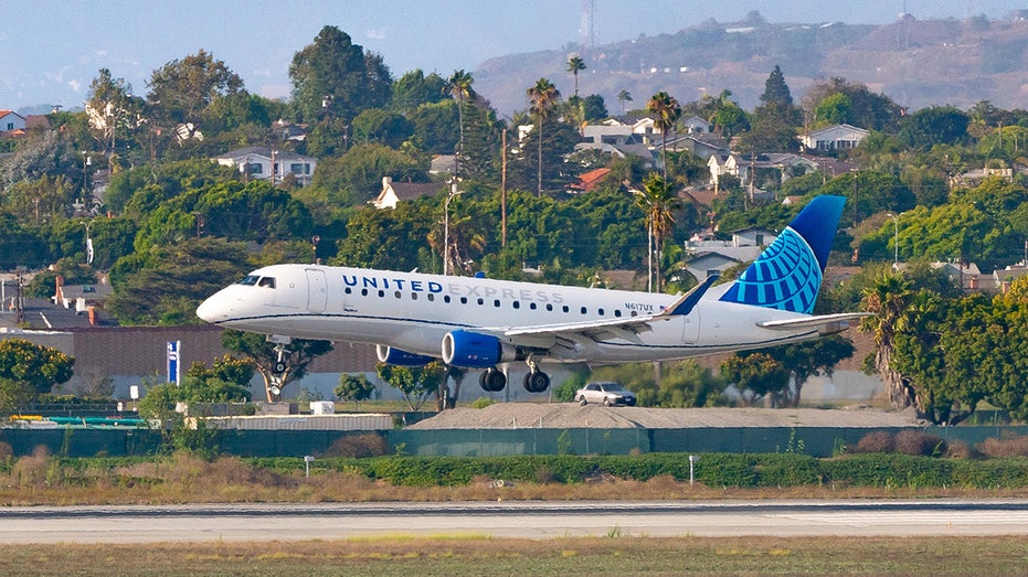 United plane lands at LAX