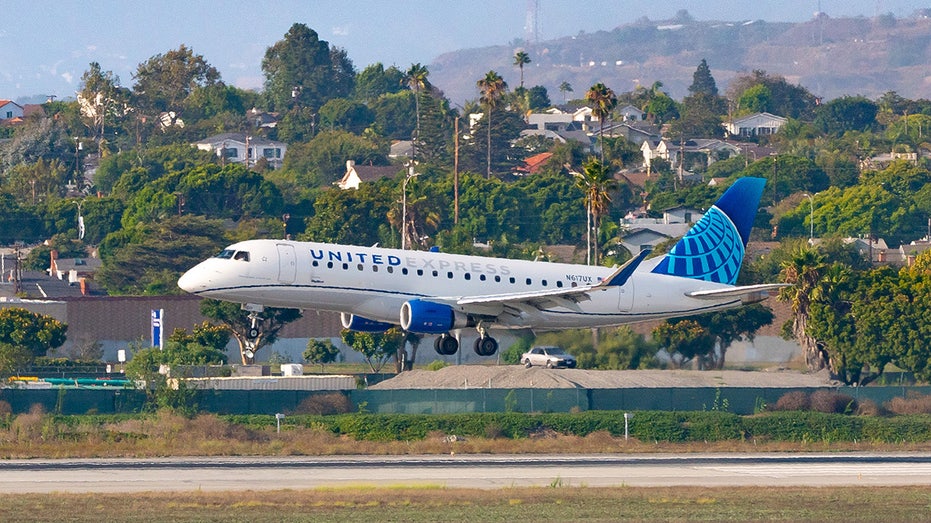 United plane lands at LAX