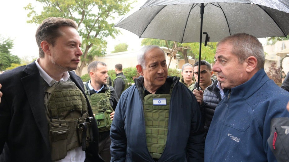 Musk, Netanyahu listen to military officials