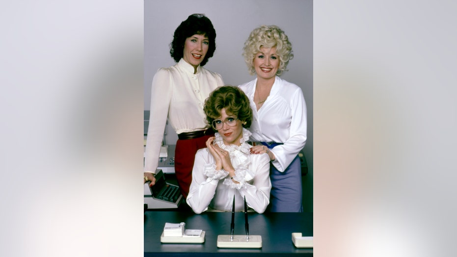 Liily Tomlin, Dolly Parton, and Jane Fonda in a promotional picture for 9 to 5