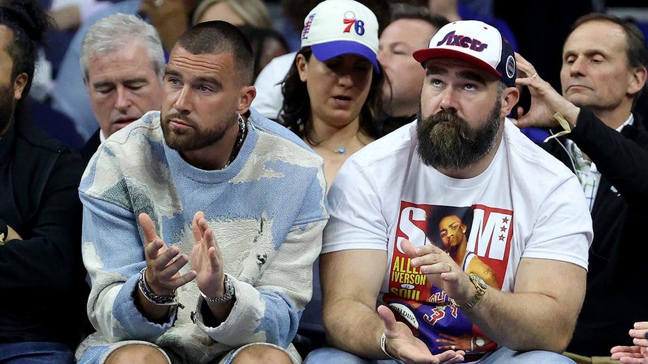 Travis and Jason Kelce clap at 76ers game